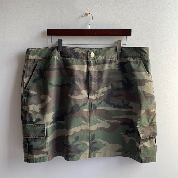 Camouflage Skirt 3X Forever 21 - Picture 2 of 7